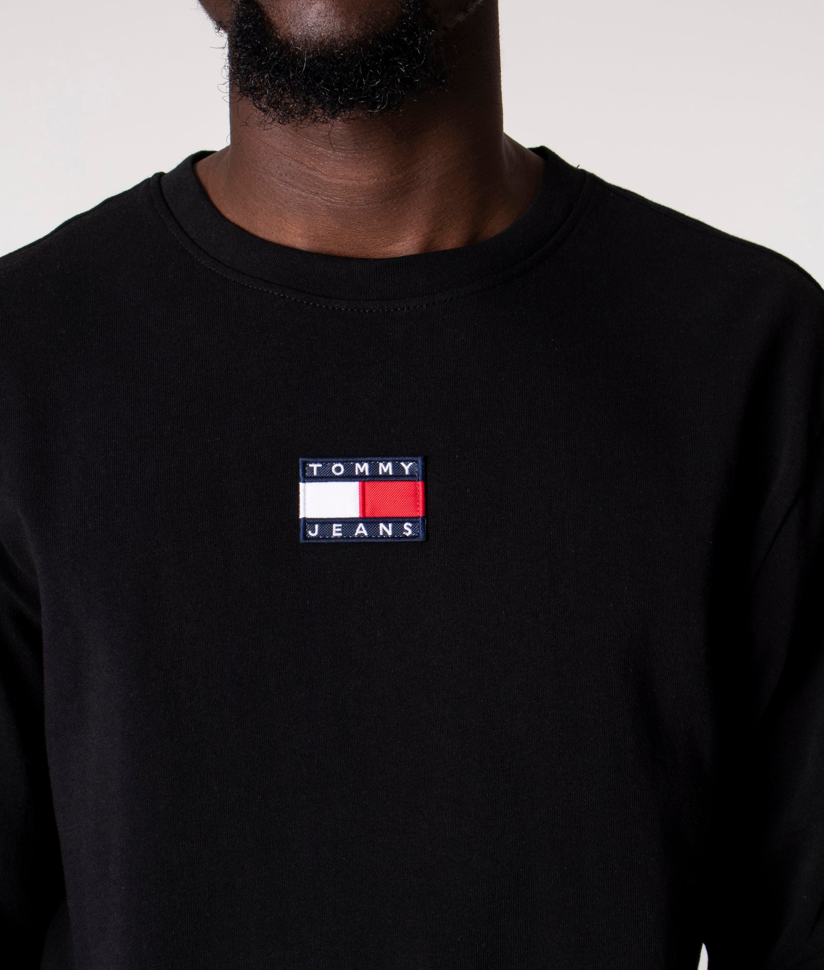 Long-Sleeve-Badge-T-Shirt-Black-Tommy-Jeans-EQVVS