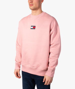 Relaxed-Fit-Tommy-Badge-Sweatshirt-Broadway-Pink-Tommy-Jeans-EQVVS 