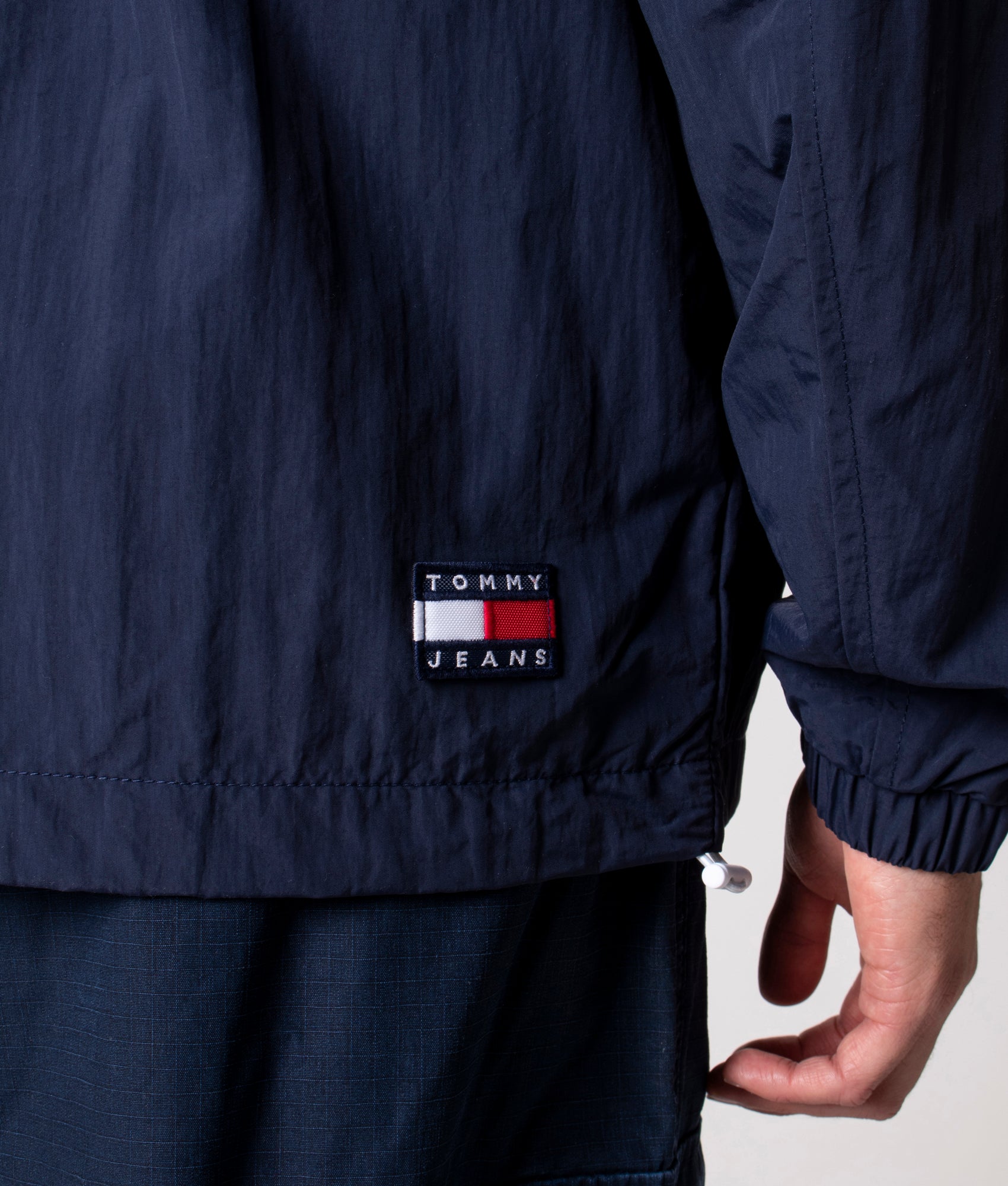 Chicago-Windbreaker-Jacket-Twilight-Navy-Tommy-Jeans-EQVVS 