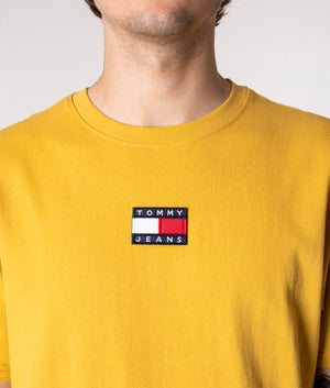 Tommy-Badge-T-Shirt-Twilight-Tuscan-Yellow-Tommy-Jeans-EQVVS