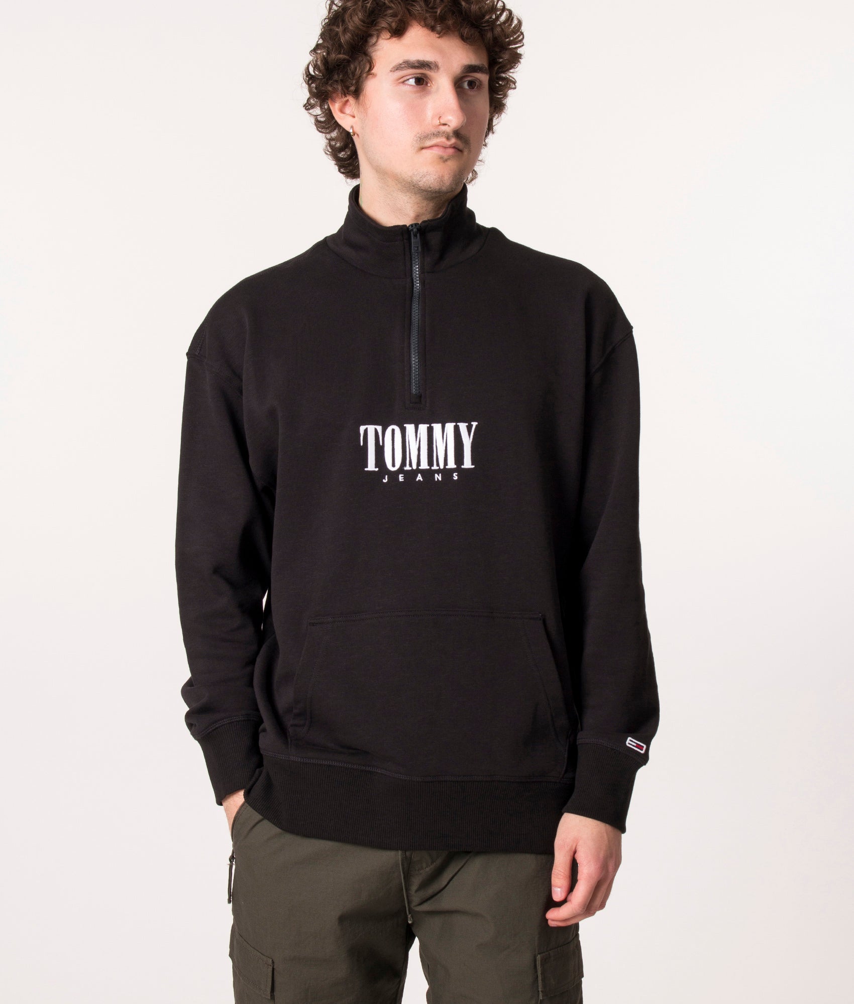 Relaxed-Fit-Quarter-Zip-Authentic-Sweatshirt-Silver-Black-Tommy-Jeans-EQVVS
