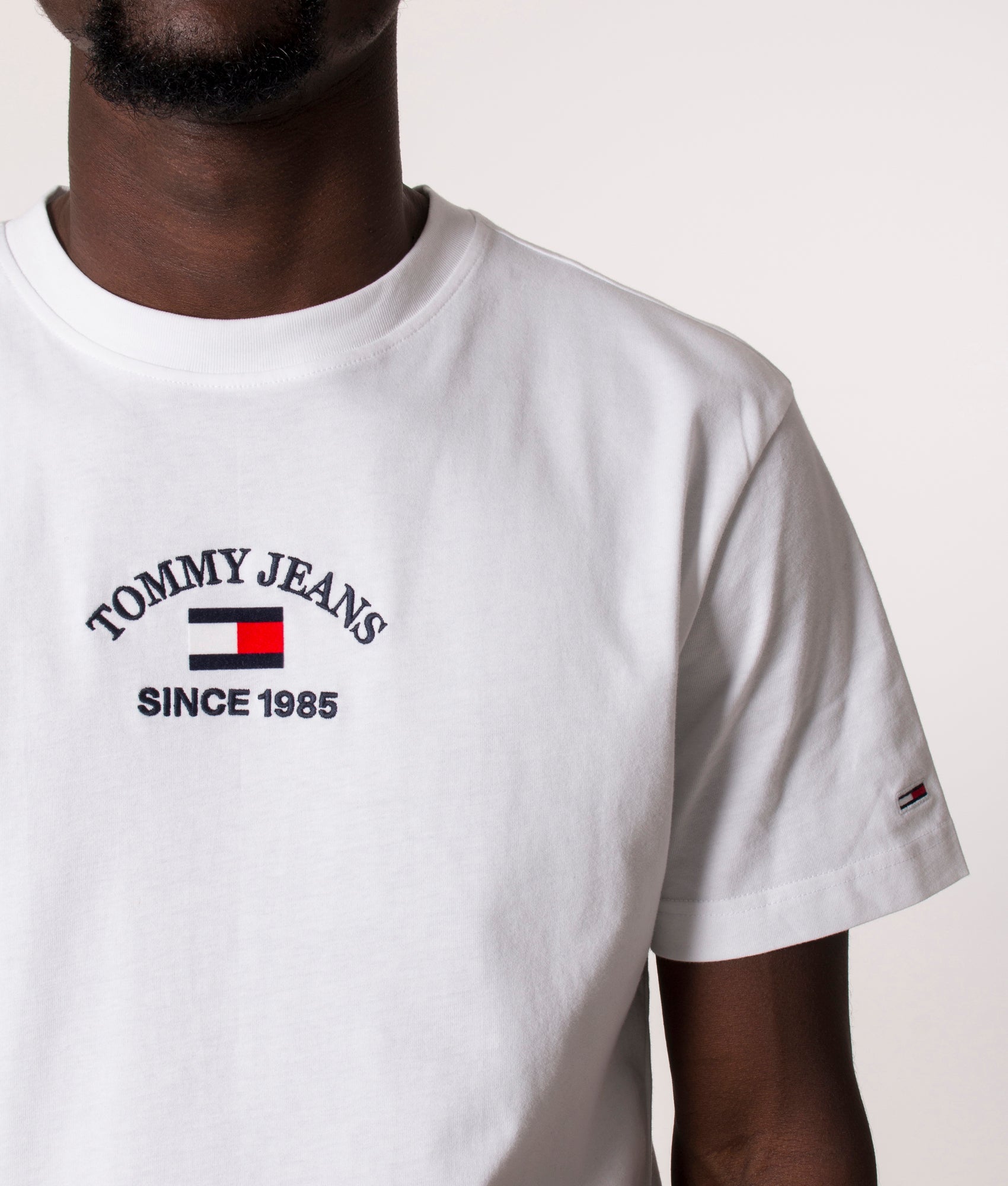 Classic-Timeless-Tommy-T-Shirt-White-Tommy-Jeans-EQVVS