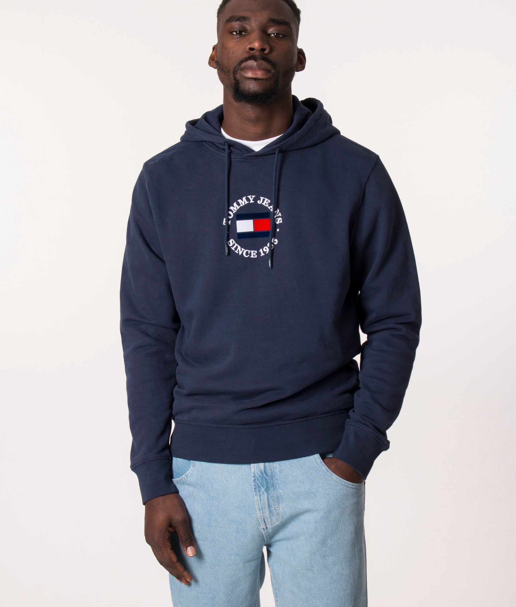 Relaxed-Fit-Timeless-Tommy-Hoodie-Twilight-Navy-Tommy-Jeans-EQVVS