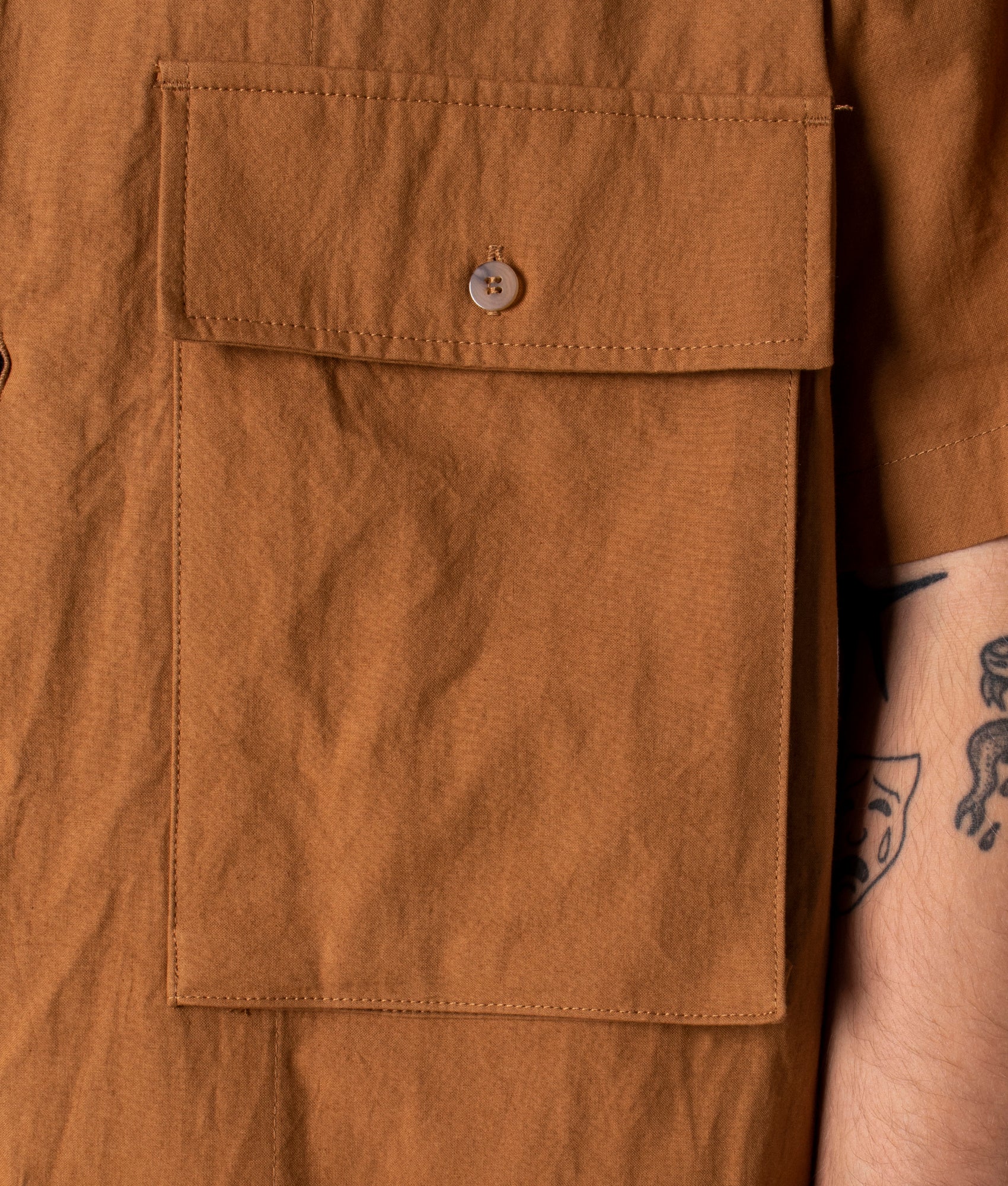 Short-Sleeve-Two-Pocket-Linen-Shirt-Sand-Uniform-Bridge-EQVVS